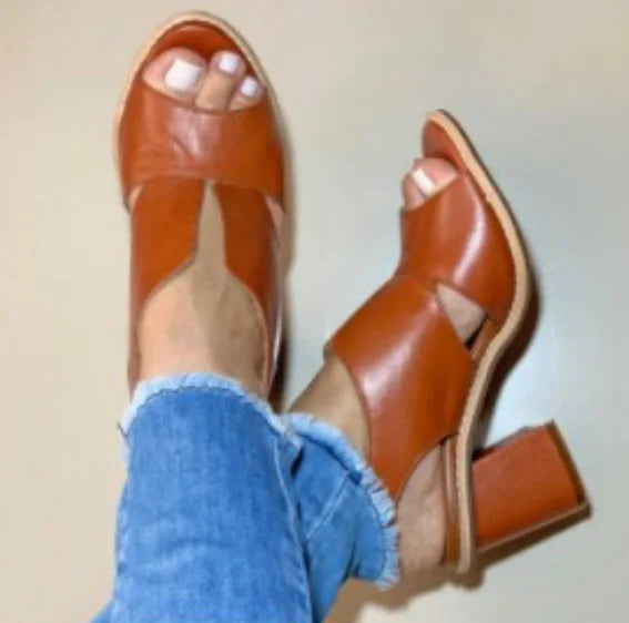 Sandália ylaris com Salto Médio Bloco/ Sofisticação e Conforto para Todas as Ocasiões!