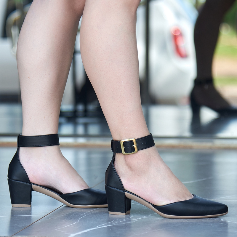 Sapato Feminino Salto Bloco Médio Bico Fino Preto com Fivela Elegante Confortável